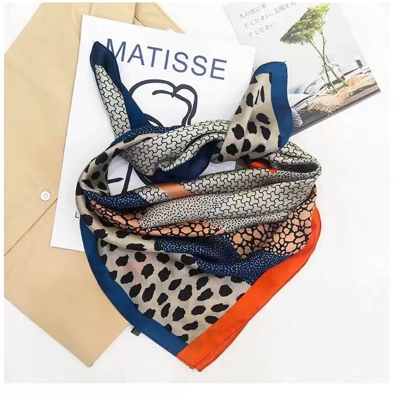 70cm foulards en soie femmes de luxe rétro Patchwork imprimé léopard carré écharpe mouchoir tête enveloppement foulard élégant femme châle