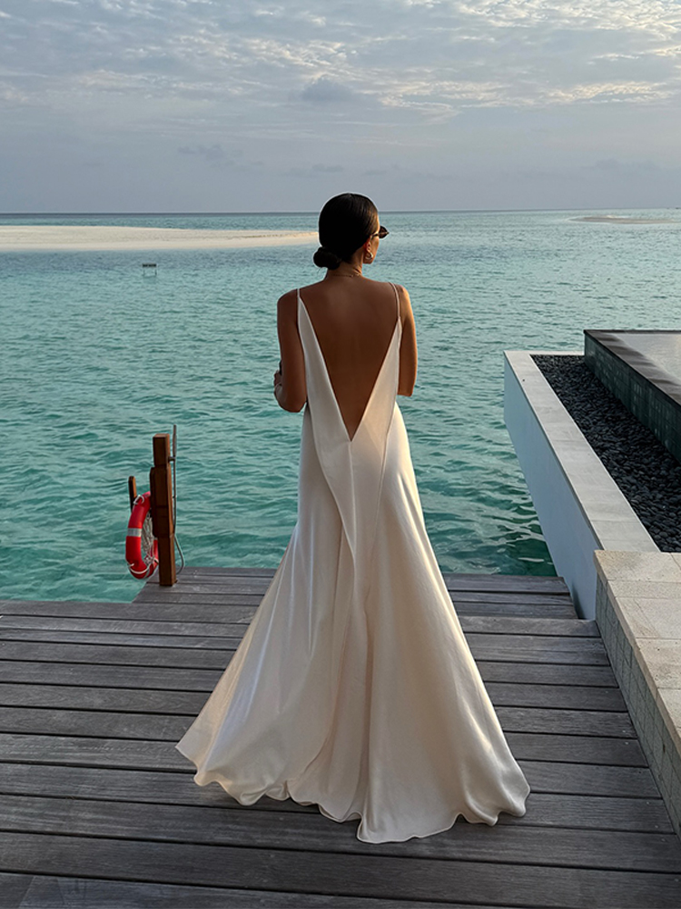 Robe longue élégante en satin pour femme, col en V, sans manches, dos nu, fente haute, robes de plage pour les vacances, maxi vestidos, nouvelles robes pour femme 2026