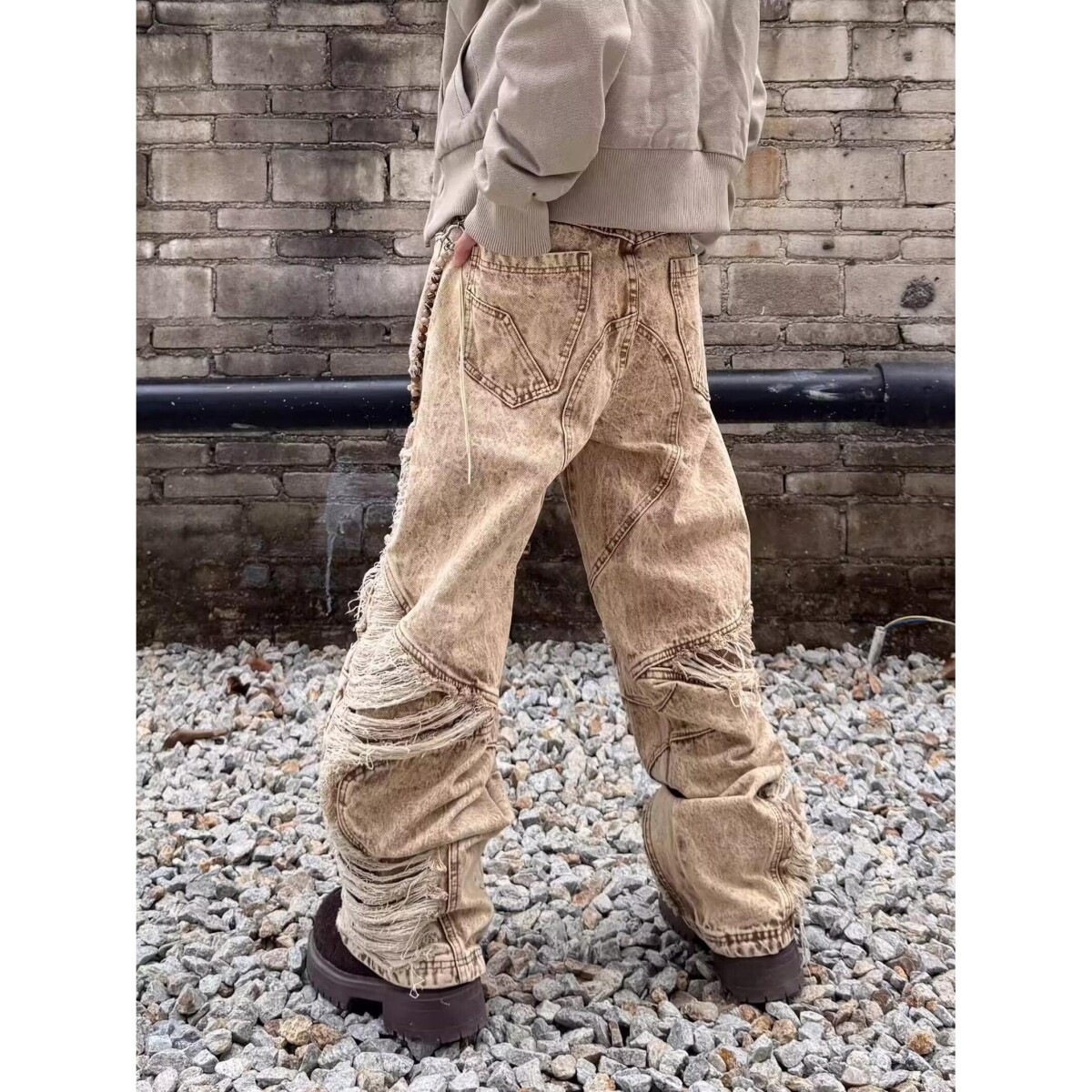 Jean en denim marron clair déchiré et plissé, coupe droite ample, style américain urbain, unisexe, poids lourd