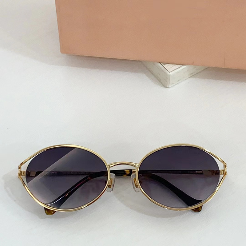 Lunettes de soleil rondes européennes et américaines pour femmes, au style haut de gamme, monture ovale en métal, polyvalentes, tendance et rétro.