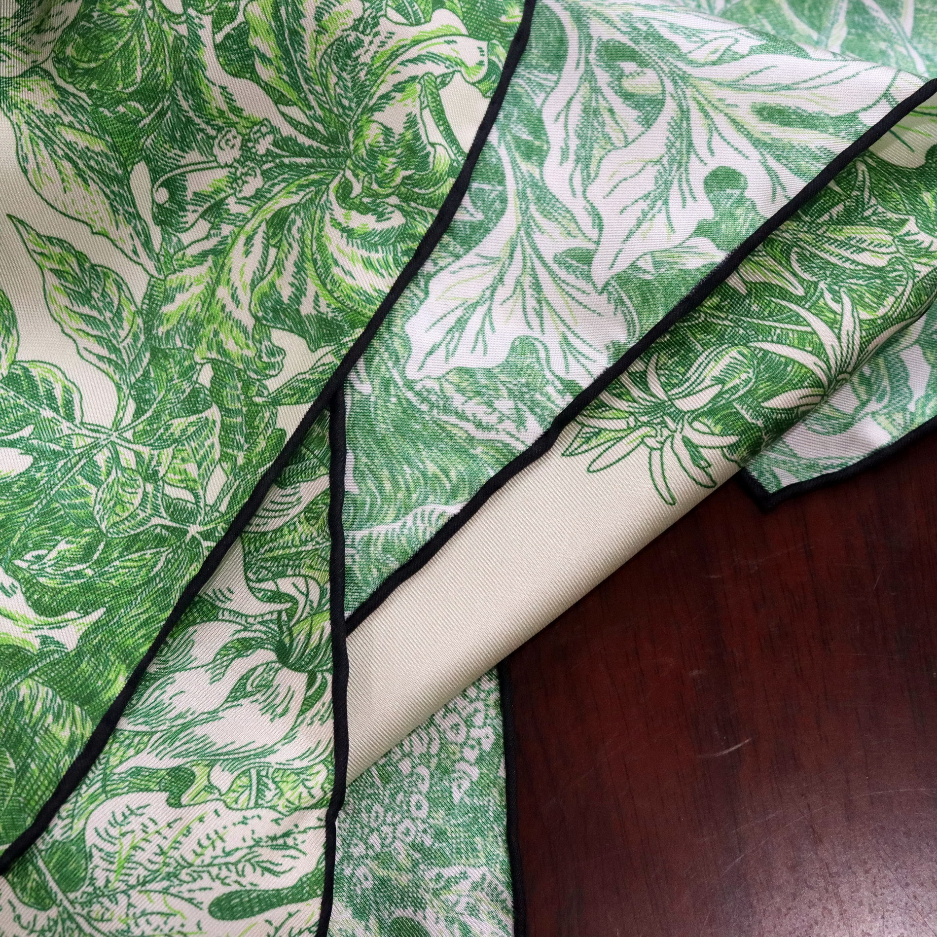 Écharpe de créateur en soie véritable 90 cm carré, châles et étoles 100 % soie de mûrier pour femme, élégant imprimé floral, foulard femme, bandana 2026
