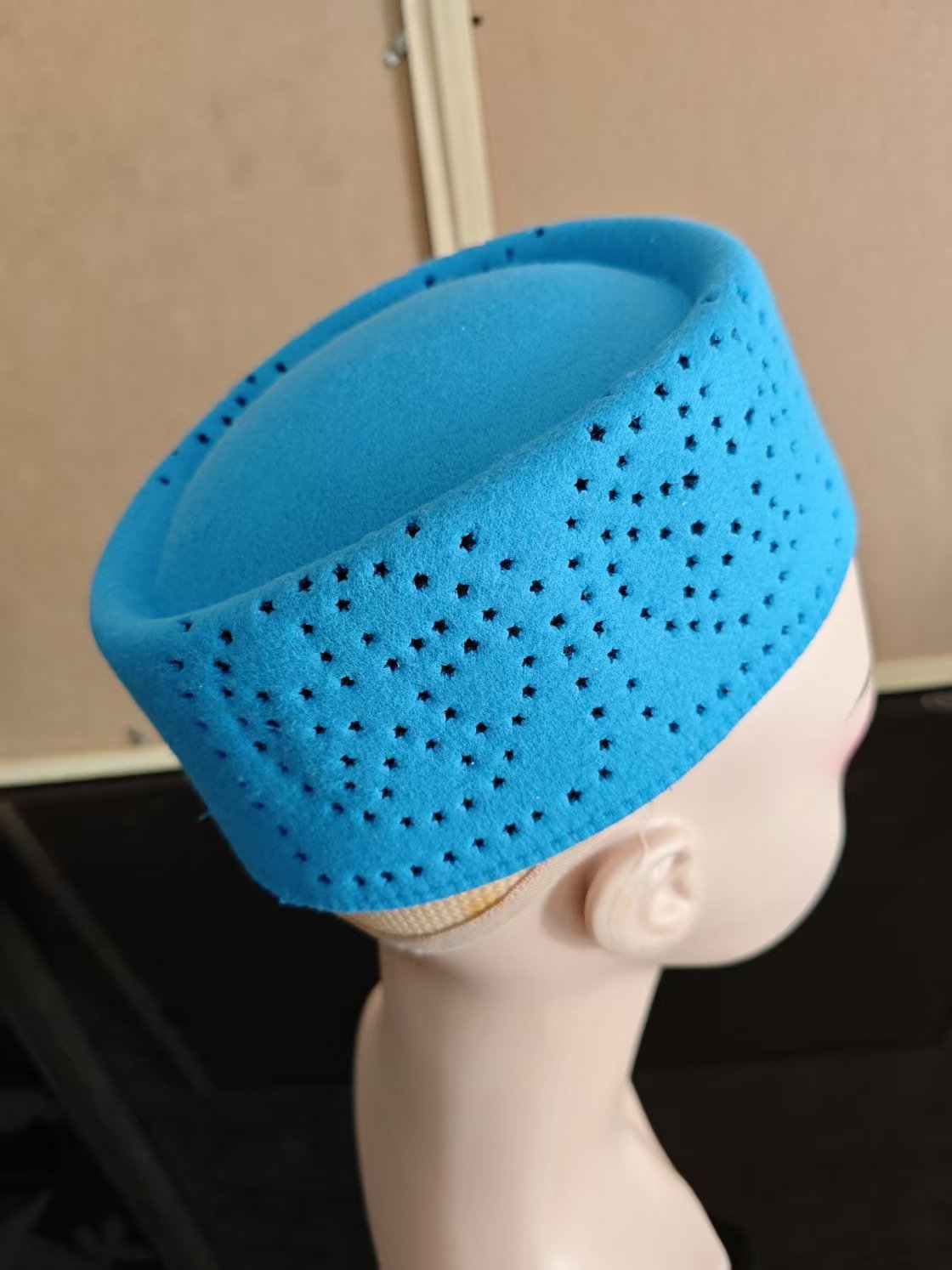 Chapeaux ethniques pour hommes, casquettes musulmanes noires et bleues, prière africaine Eid Ramadam, bérets malaisiens élégants, chapeau Kufi, Fedoras de fête 57cm