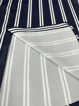 Chemise de plage décontractée pour homme, imprimée, à manches courtes, rayée bleue, chemise hawaïenne, haut minimaliste et tendance.