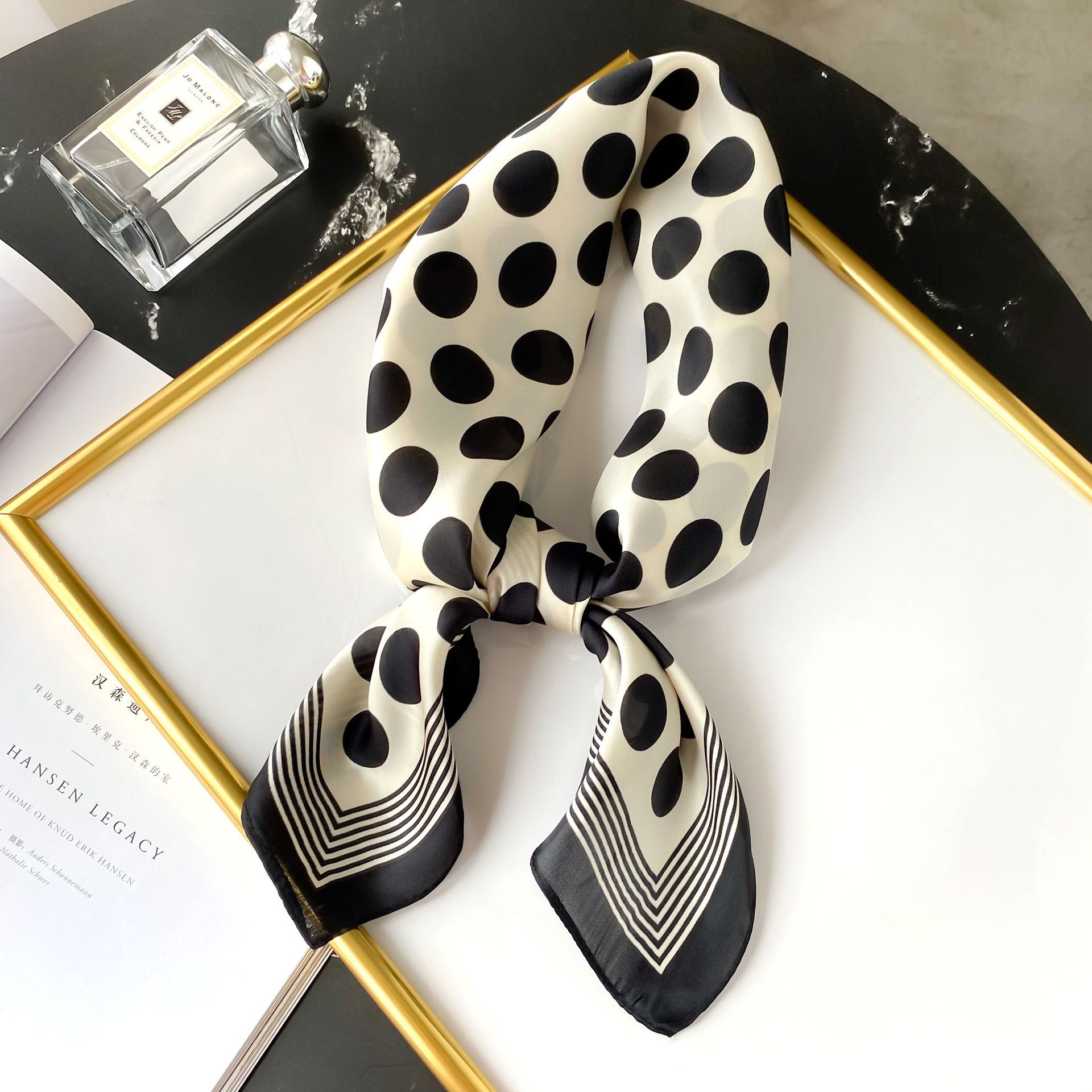 Écharpe triangulaire de luxe à pois pour femme 2026 – Foulard, bandeau pour cheveux, châle en satin doux, ruban pour la tête