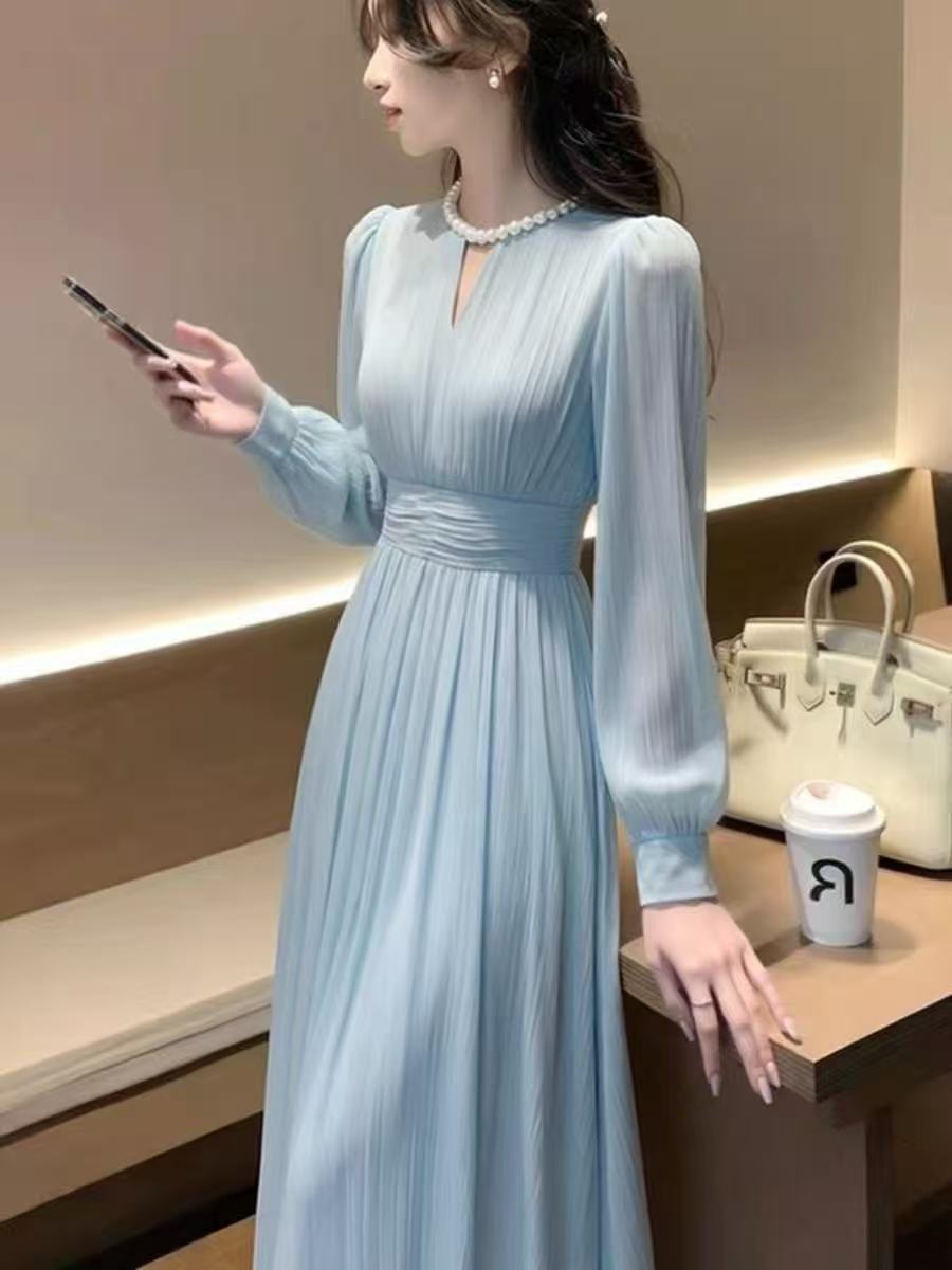 Robe longue française haut de gamme nouvelle collection printemps 2026, manches longues, taille cintrée, en mousseline, élégante et raffinée