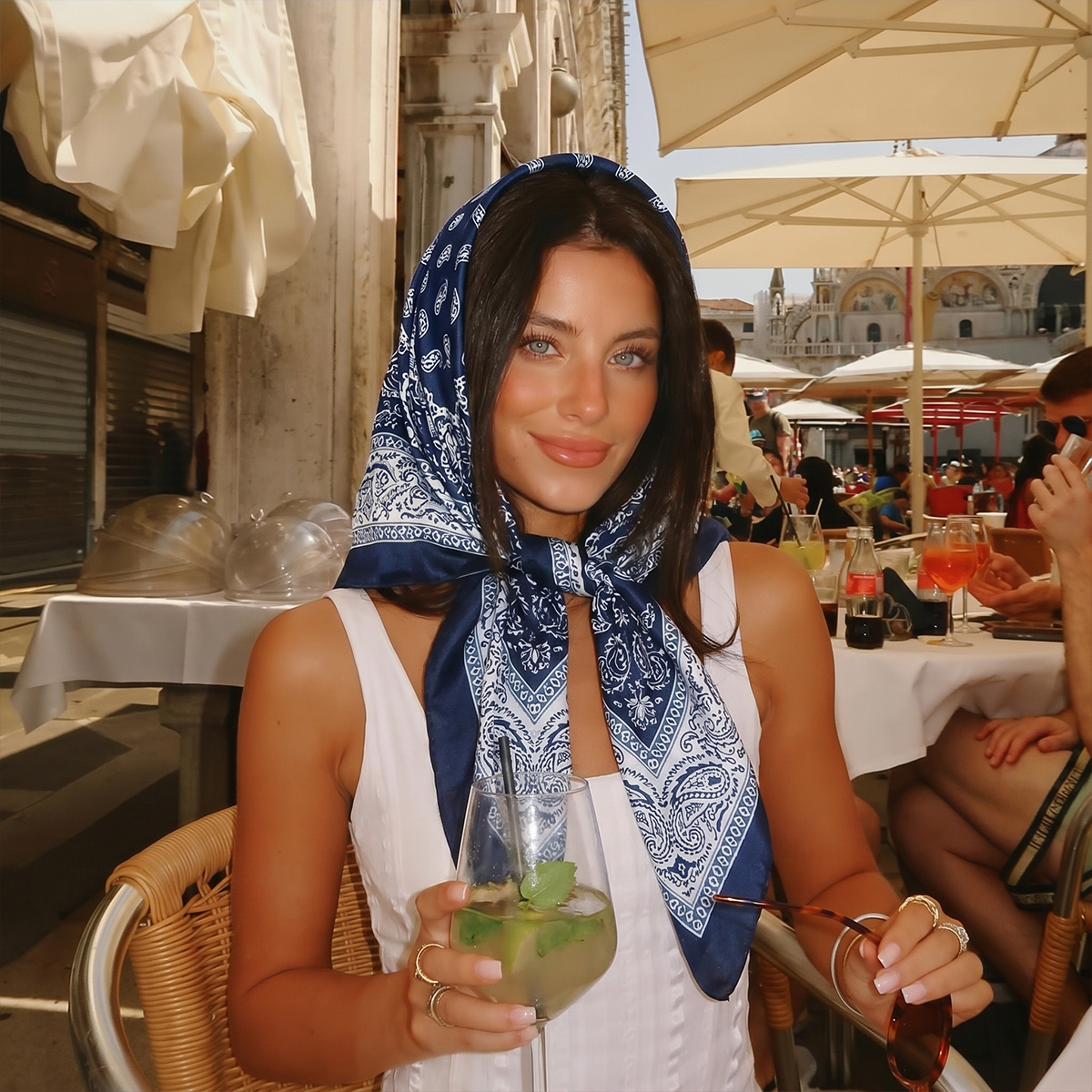 2026 Foulard en soie 90 cm de luxe, motif sergé imprimé, grand format, pour femme, utilisable comme bandana, hijab, châle, écharpe ou étole