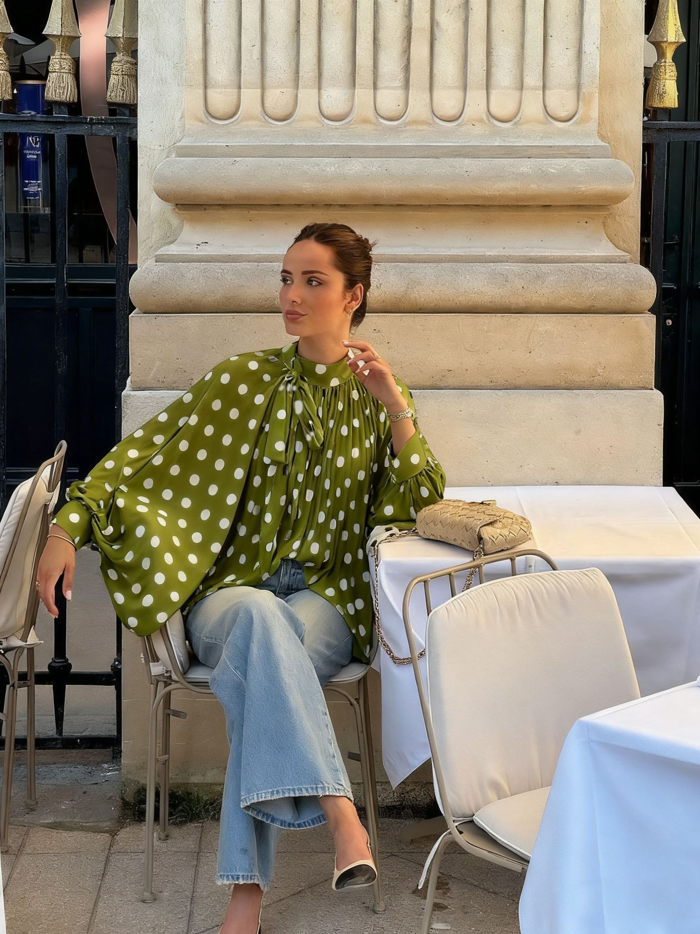 Chemisier en mousseline à pois pour femme, col montant, nœud papillon, détails plissés, manches lanternes, coupe ample et transparente, style décontracté pour le bureau