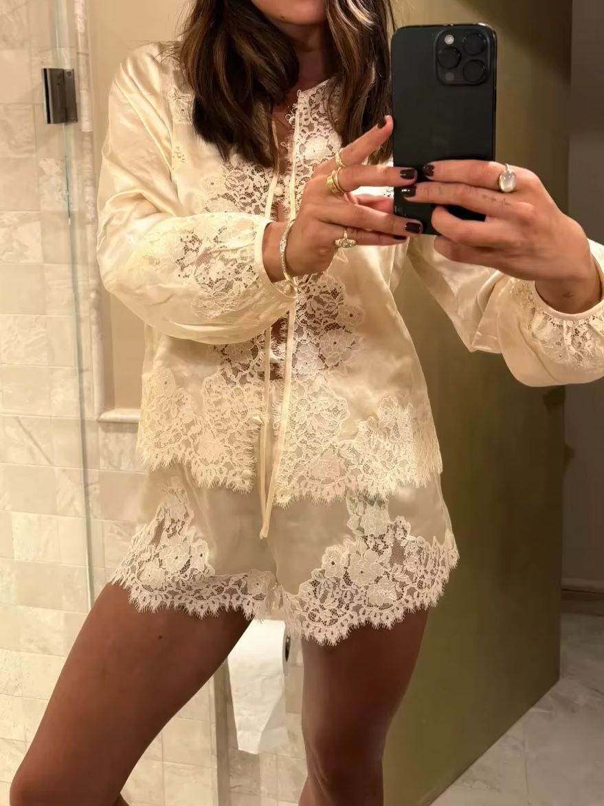 Chemisier en Soie 100% pour Femme avec Dentelle, Col Rond, Manches Longues, Boutonnage Simple, Élégant, en Satin