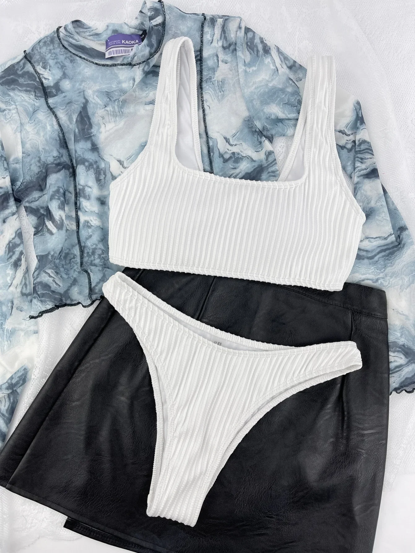 Bikini 2026 Sexy Blanc et Noir Côtelé Push-Up Micro Maillot de Bain Séparé Femme Plage Deux Pièces Tenue de Bain