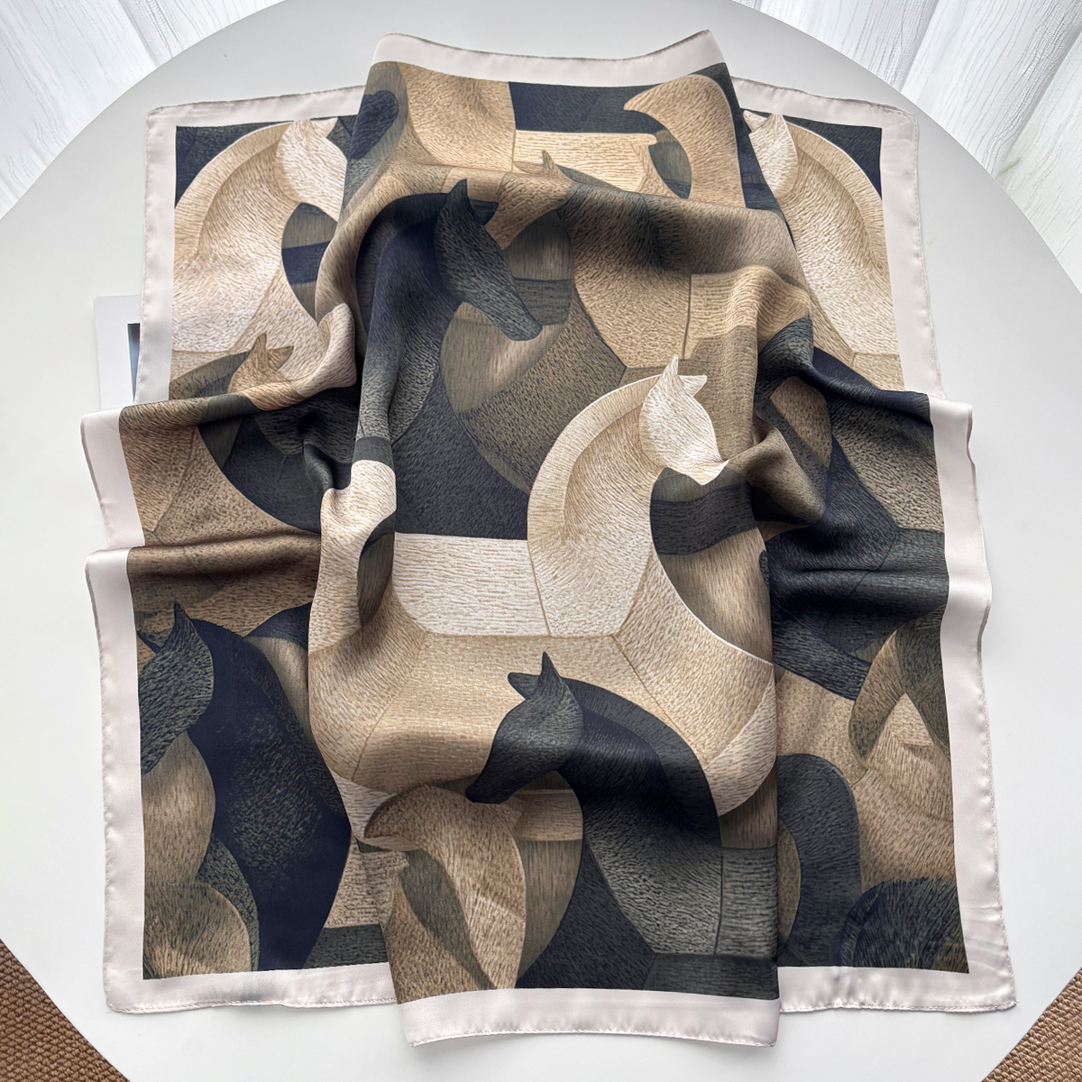 Foulard carré de luxe en soie pour femme, motif imprimé, bandeau, petit foulard pour cheveux, bandana