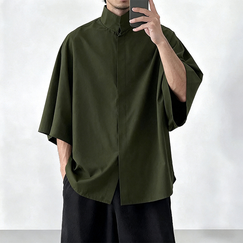 Chemise décontractée pour homme style japonais à col montant et manches courtes, coupe ample et oversize, couleur unie, boutons cachés, légère, streetwear