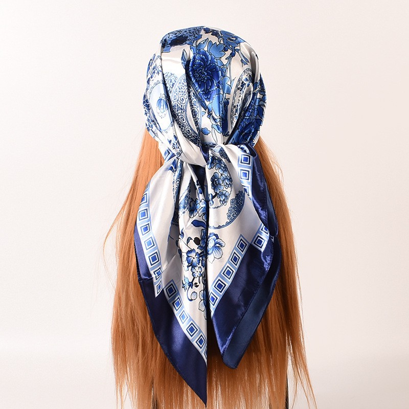 Écharpe carrée tendance de 90 cm, imprimé porcelaine bleue et blanche, foulard en soie élégant et polyvalent, écharpe d'été pour toutes les femmes