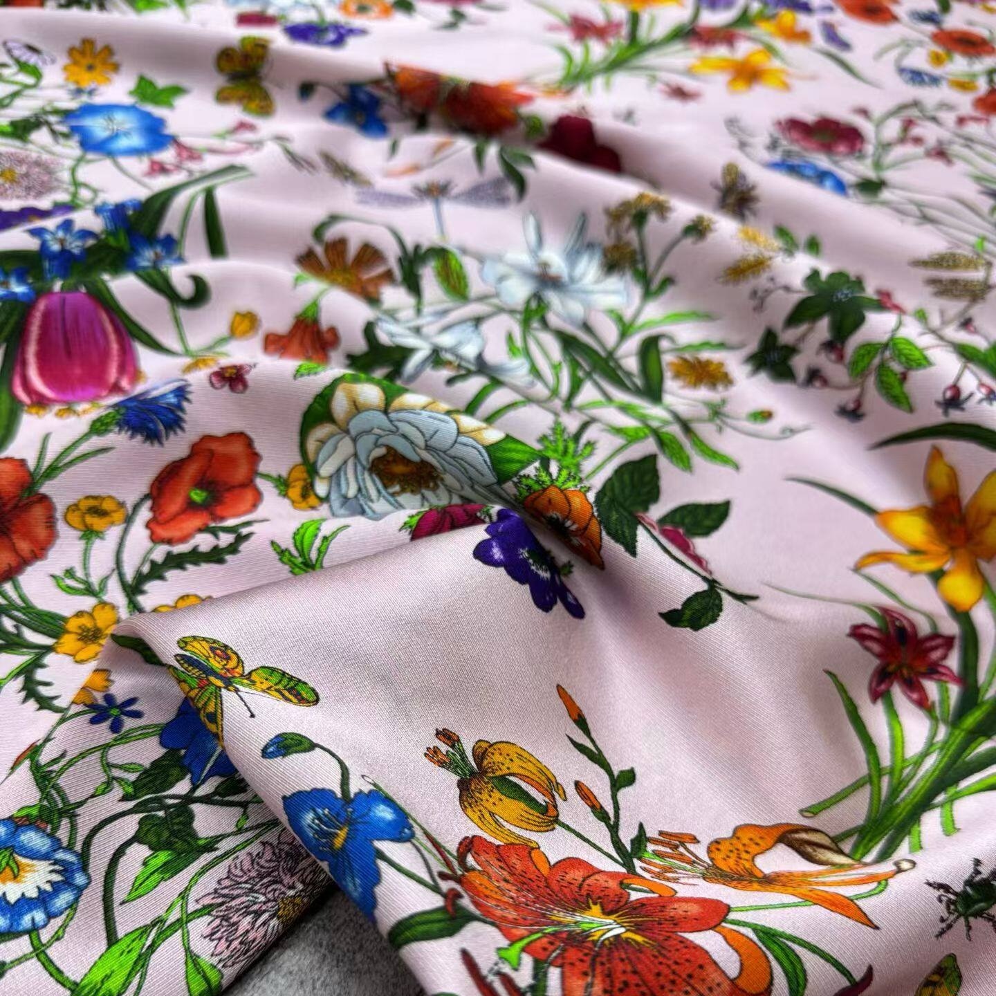 Tissu en twill extensible 100% soie de mûrier pour robe d'été haut de gamme DIY
