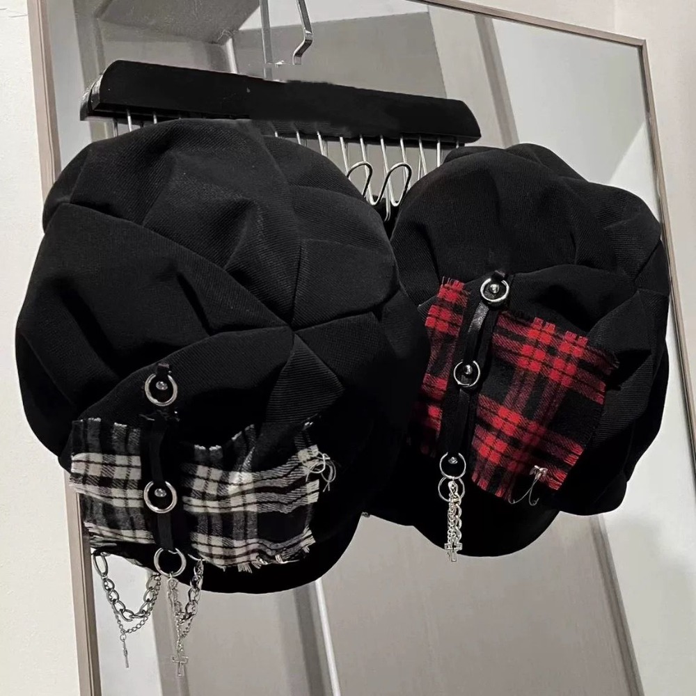Chapeau pour femme style Y2K, subculture punk, millennial, gothique, lolita, chic et cool, neutre, à carreaux foncés, avec croix, type béret, mignon