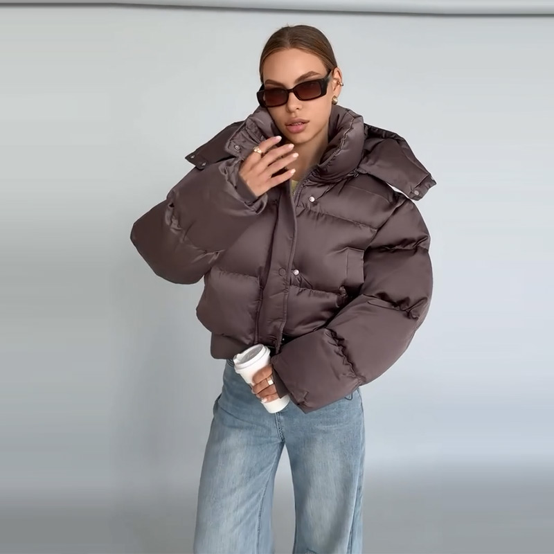 Veste courte matelassée en coton pour femme avec col Peter Pan, manches bouffantes, ourlet incurvé et grands boutons – Collection Quotidienne 2026