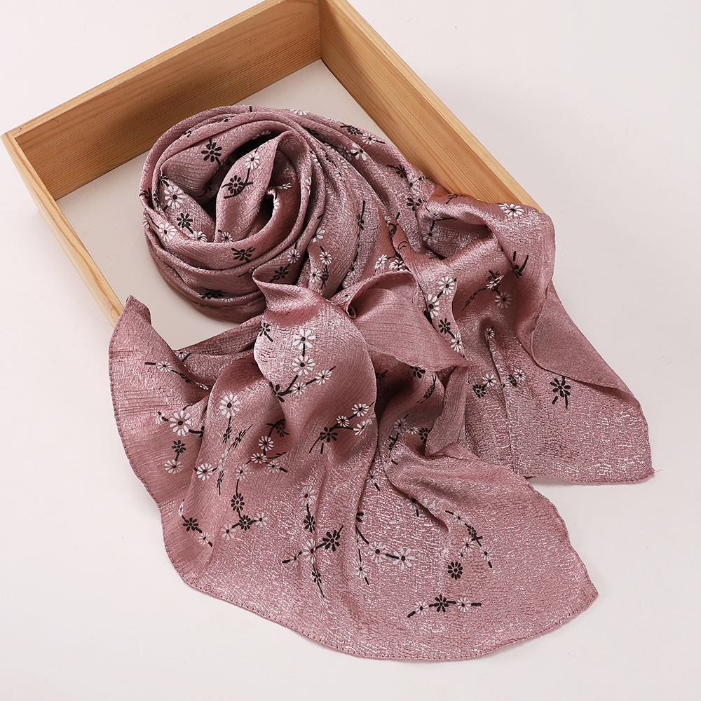 Hijab en satin pailleté de qualité supérieure, imprimé rétro de feuilles et de fleurs, écharpe respirante et soyeuse, couvre-chef islamique pour femmes, châle élégant.