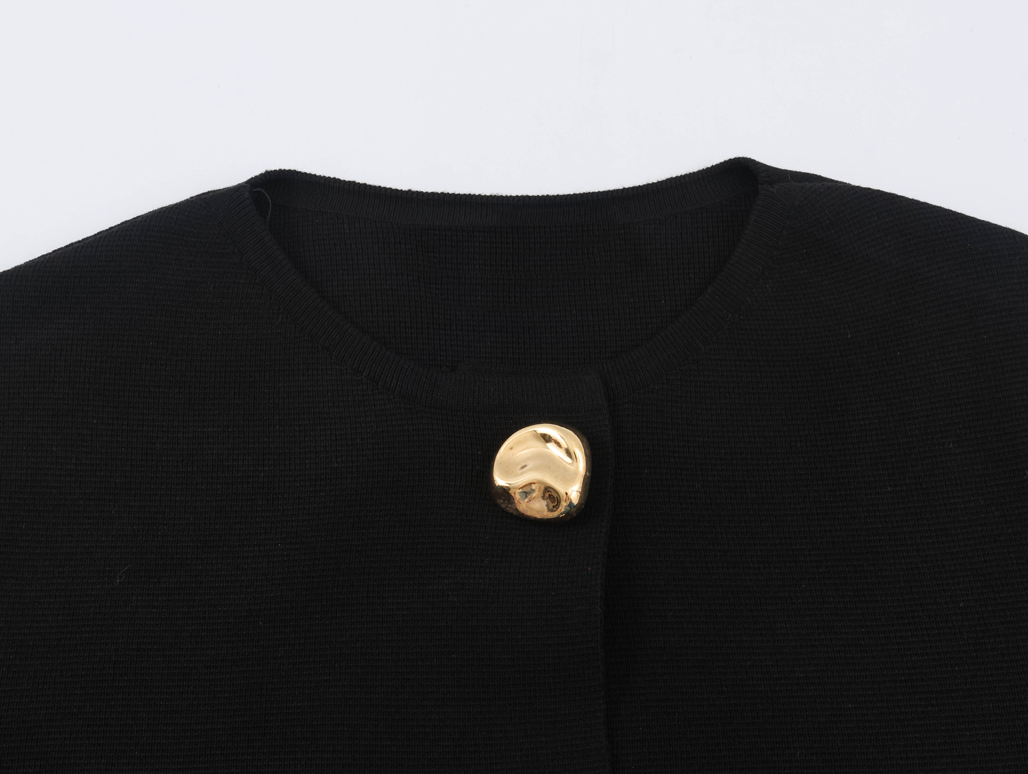 BSAY Veste courte en tricot élégante pour femmes, col rond, manches évasées, boutons décoratifs dorés, cardigan court en tricot, veste d'extérieur