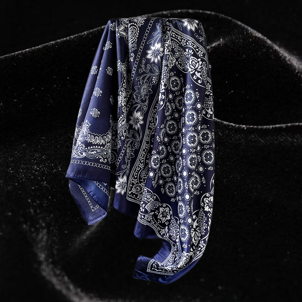 Foulard carré en satin à motif paisley de 90 cm, foulard rétro tendance pour femmes, accessoire de mode, foulard en satin noir et blanc à motif paisley.