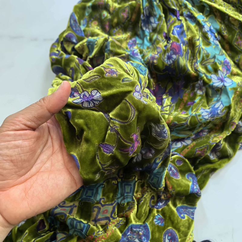 Tissu en velours brûlé vert soie à motif floral cachemire, vendu au mètre, pour robes d'été, tissu de créateur micro-transparent, largeur 140 cm