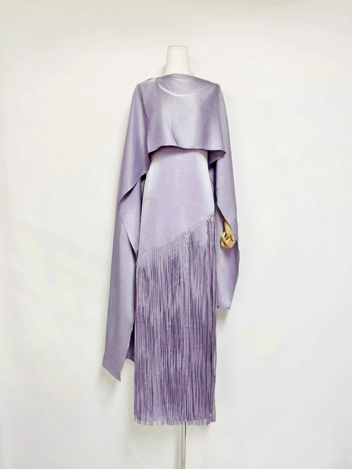 Robe longue de luxe 2026 de haute qualité en satin à franges avec cape assortie, style Abaya élégante, pour femme