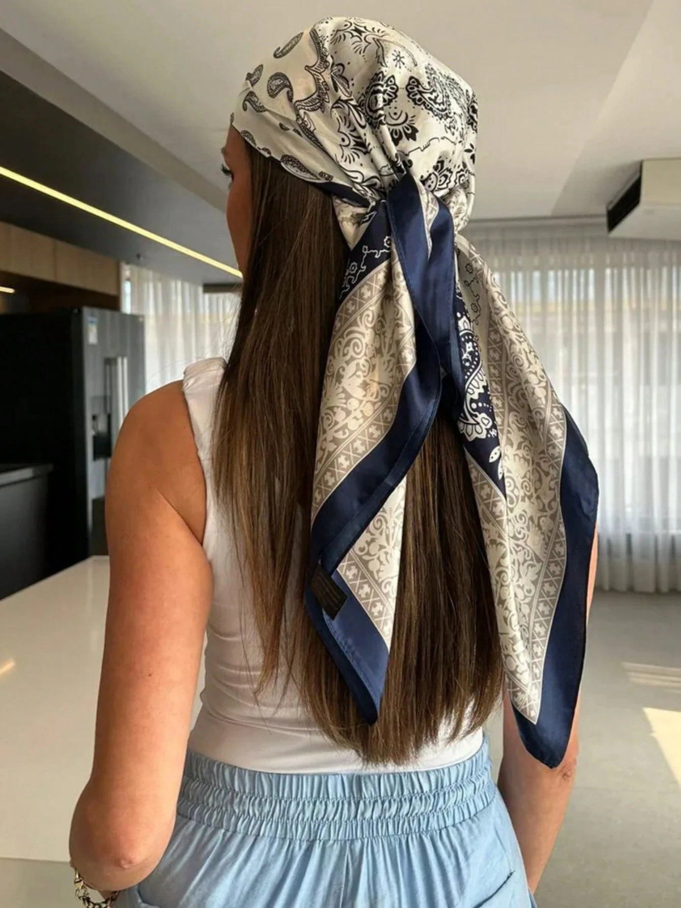 2025 nouvelles femmes de luxe Foulard en soie Hijab imprimé foulards carré 90x90 cm châle voyage Foulard Bandana Foulard