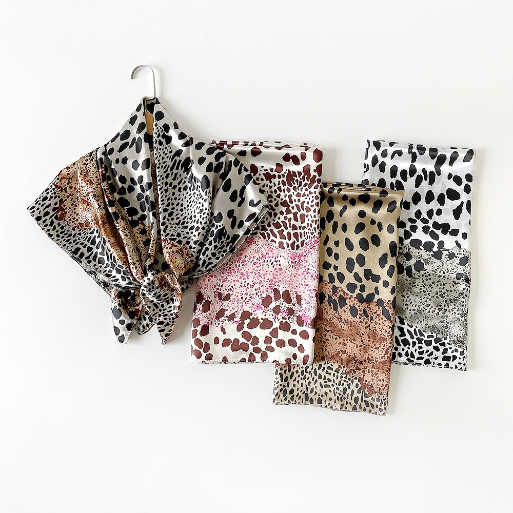 Écharpe à imprimé léopard, châle carré en satin imitation soie de 90 cm, foulard pour femmes de style européen et américain