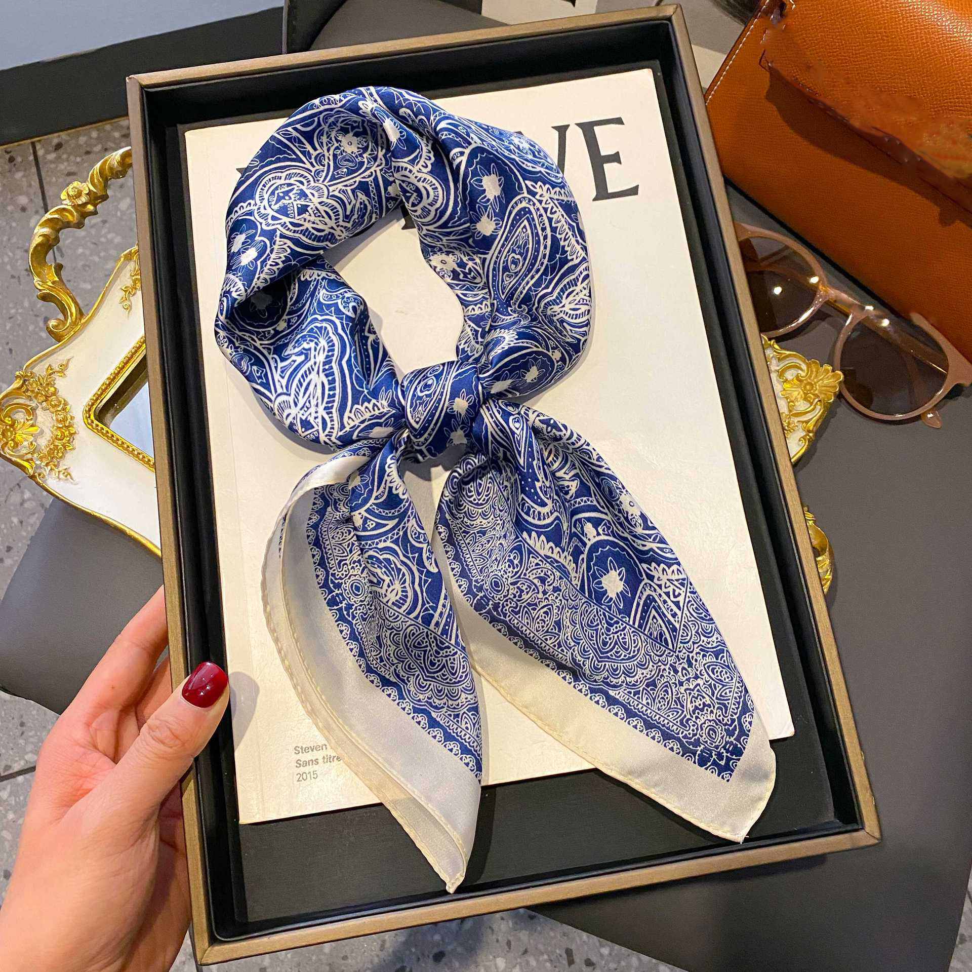 Foulard carré en soie pour femmes, Design de luxe, imprimé floral, Foulard en Satin doux, cravate, châle, bandeau, Hijab, cadeaux