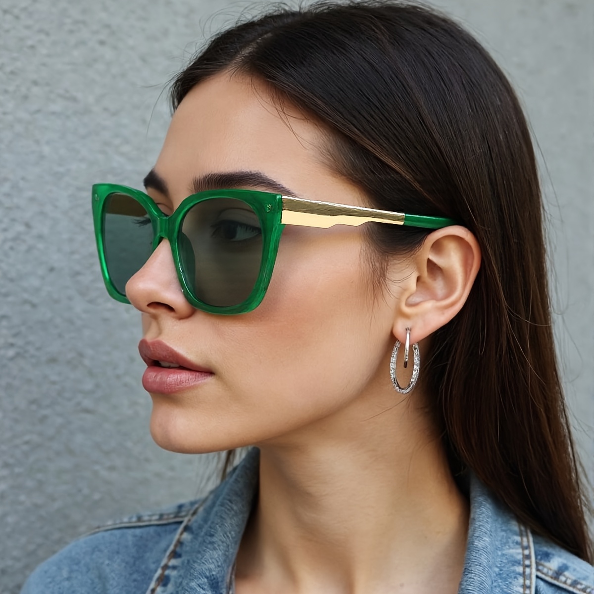 Lunettes de soleil Vintage pour femmes, à la mode, monture rouge éblouissante, motif vert doré, lentille luxueuse, décoration, lunettes pour femmes