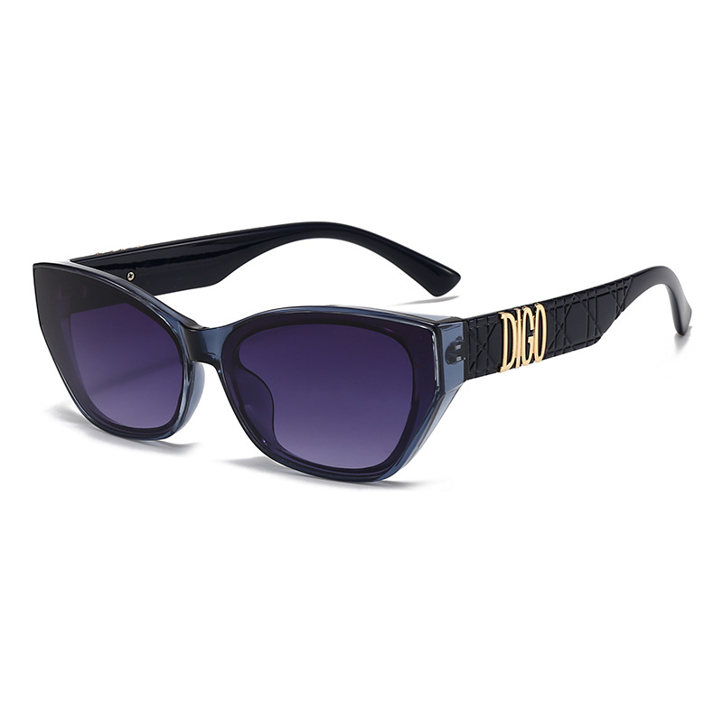 Lunettes carrées de mode de style vintage européen et américain avec sangles à monture décorative. Convient à un usage quotidien, aux photos de rue