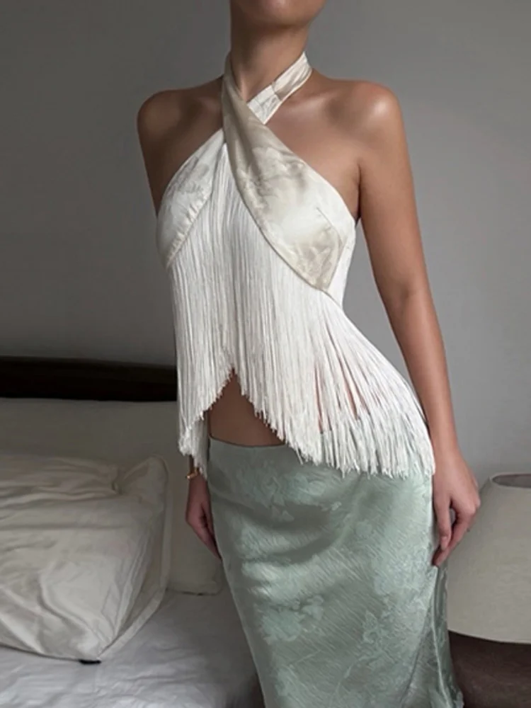 Haut court en satin blanc à franges pour femme, col halter croisé élégant, style vintage décontracté, tenue quotidienne et de vacances, vêtements de rue pour femmes 2026