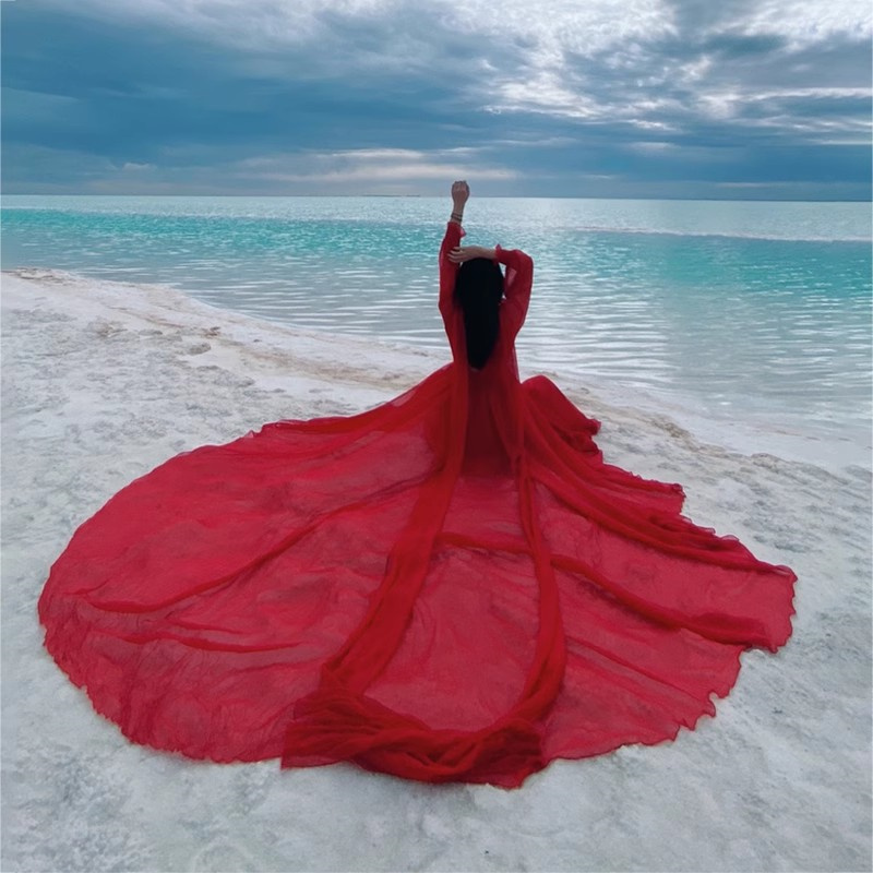 Robe en soie printemps/été 2026 avec charme, robe de plage pour vacances en bord de mer, robe longue rouge à traîne extra longue, robe blanche élégante et gracieuse