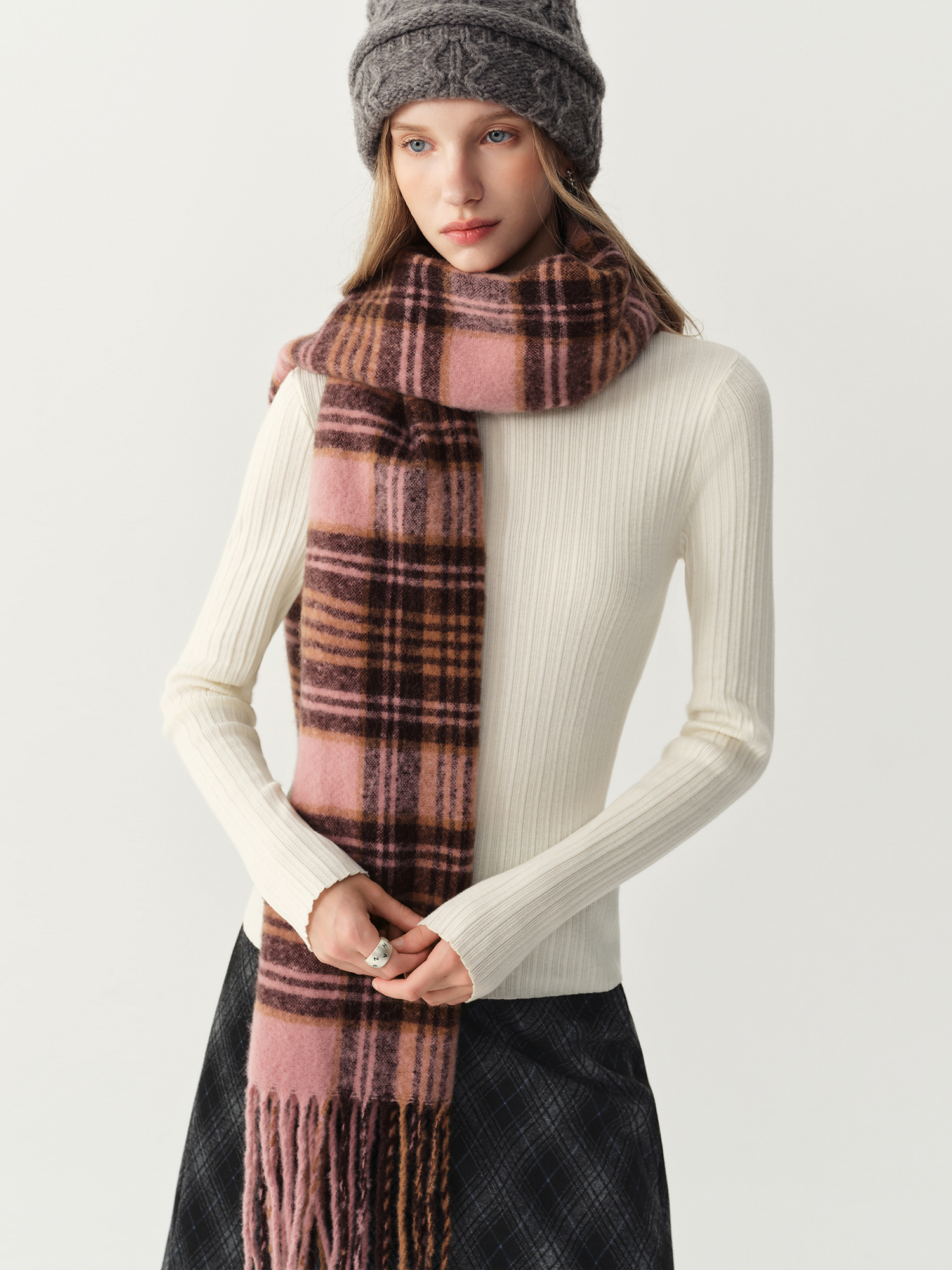 FSLE 2026 Écharpe à franges à carreaux chic pour femme - Cache-cou chaud, confortable, polyvalent et élégant pour une tenue de tous les jours et les trajets quotidiens