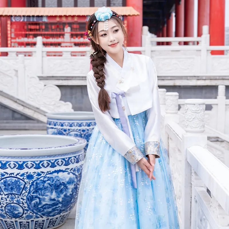 Ensemble de robe traditionnelle coréenne Hanbok pour femmes, chemisier blanc, jupe bleue scintillante, costume national coréen pour la photographie de voyage