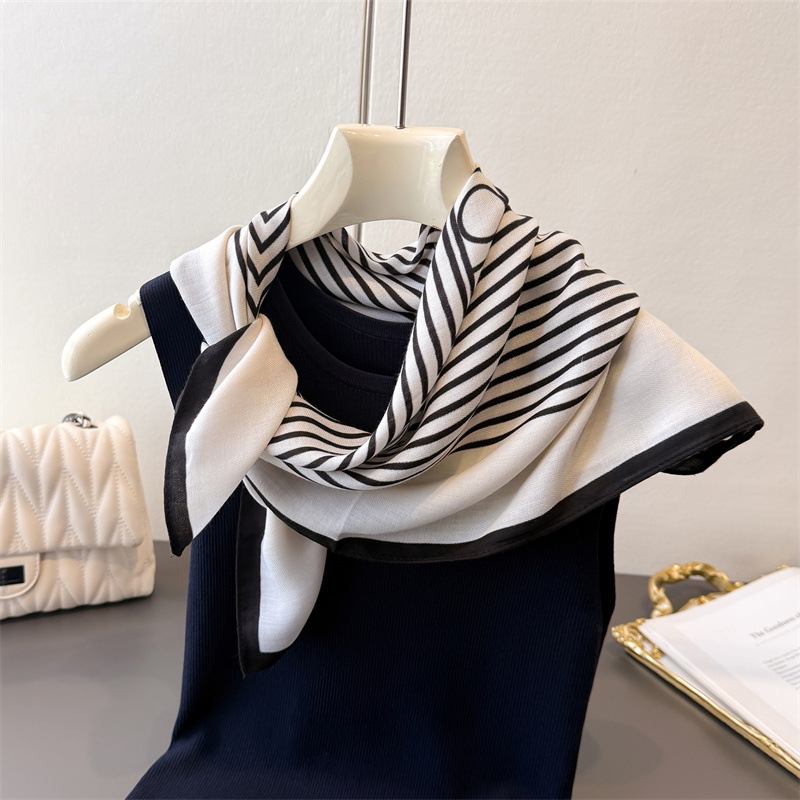 Écharpe carrée en soie synthétique 70% imprimé léopard, collection printemps-été, châle fin polyvalent, foulard, bandana pour cheveux pour femme