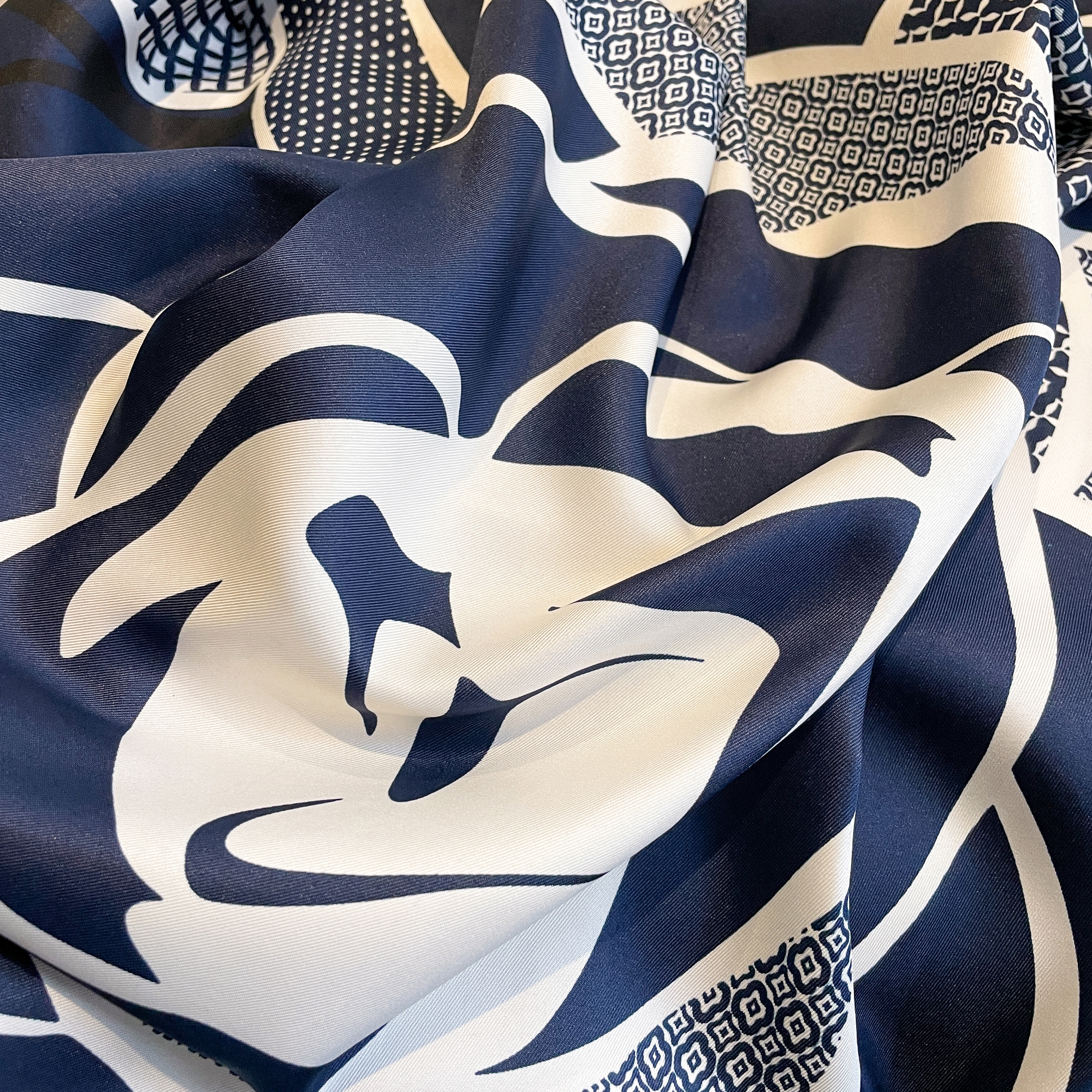 Nouveau Design de luxe 90cm sergé soie femmes écharpe crème solaire Foulard châle Hijab femme cheveux Hijab enveloppes Foulard Bandanda Echarpe