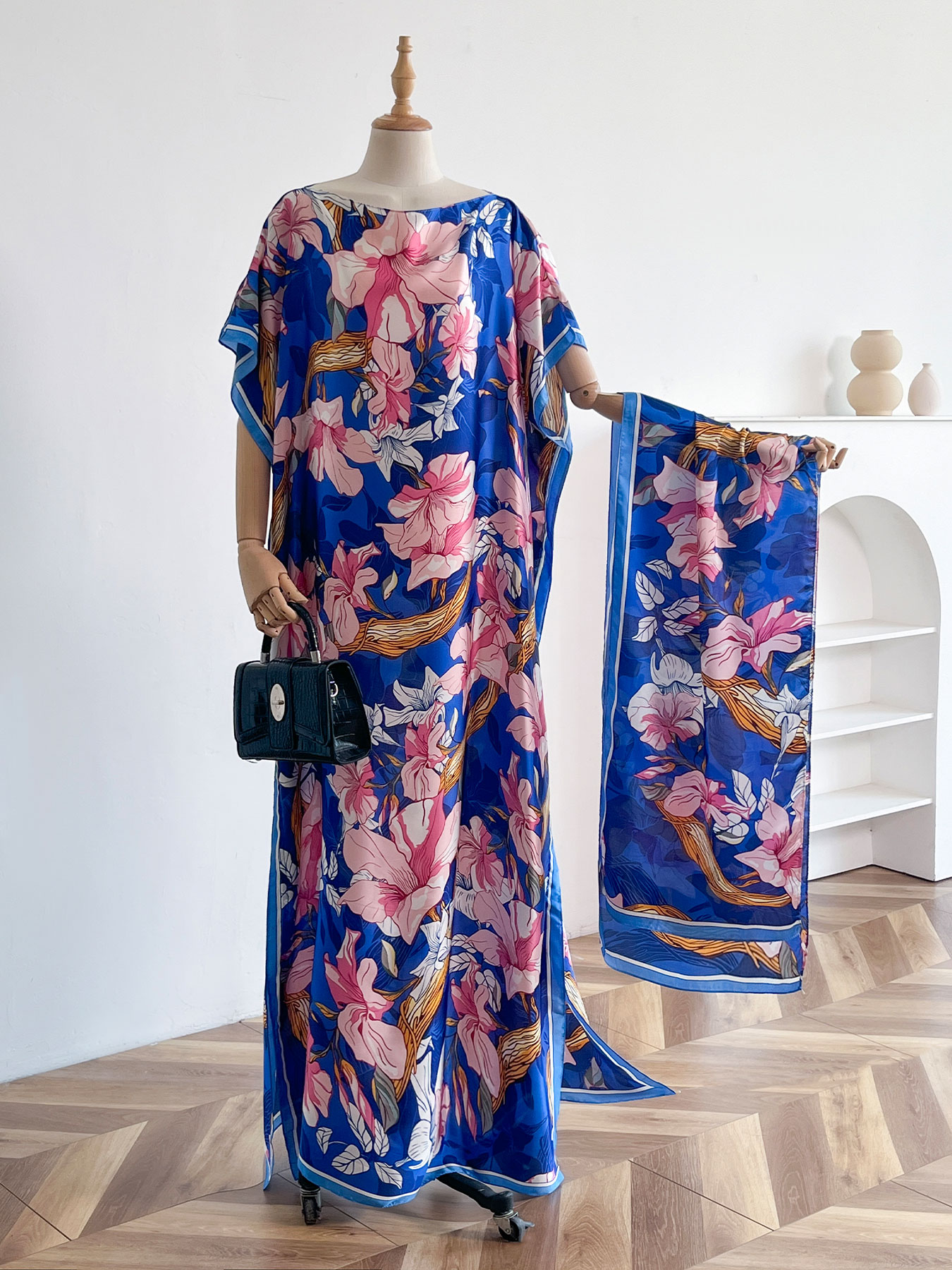 Ensemble abaya et foulard en satin à imprimé floral magnolia vibrant, kaftan ample à manches chauve-souris pour femmes musulmanes, idéal pour les vacances d'été à la plage