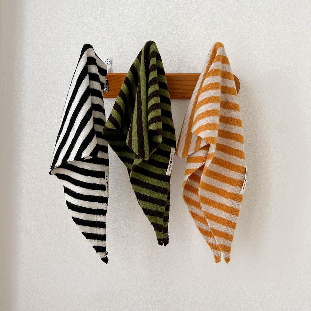 Coréen rayé femmes écharpe laine tricoté rayé Triangle foulard pour femmes Hijab mode haut de gamme épaule châle hiver écharpe