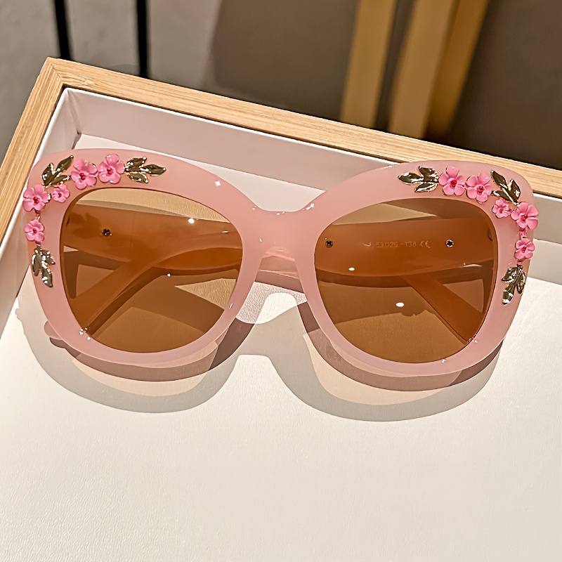 2025Lunettes œil de chat élégantes pour femmes, Design camélia Floral, lentille PC antireflet, monture en plastique, lunettes de plage à la mode