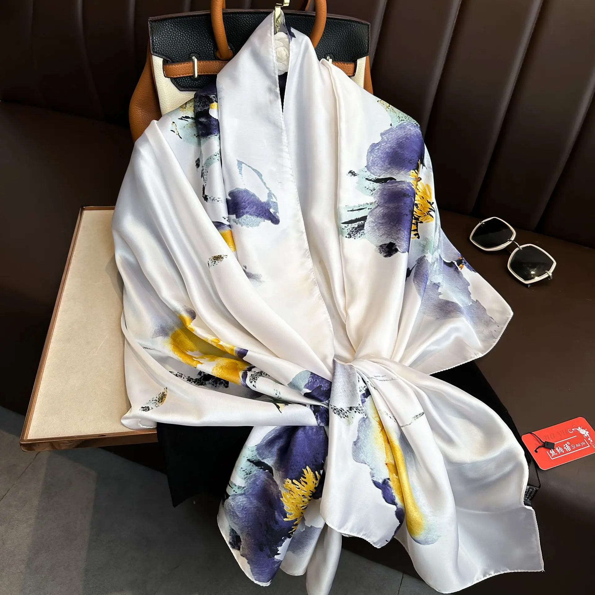 Marque de luxe femmes longues foulards en soie châle dame enveloppement doux femme Europe concepteur plage Bandanna Foulard silencieux paréo 180*90 cm