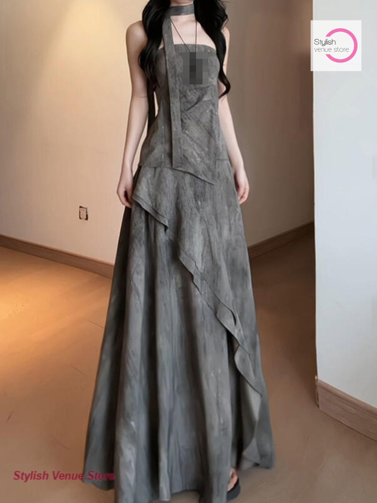 Ensemble deux pièces gris à col tubulaire style plissé français, jupe et haut, pour femme, nouvelle collection printemps-été, élégant et décontracté.