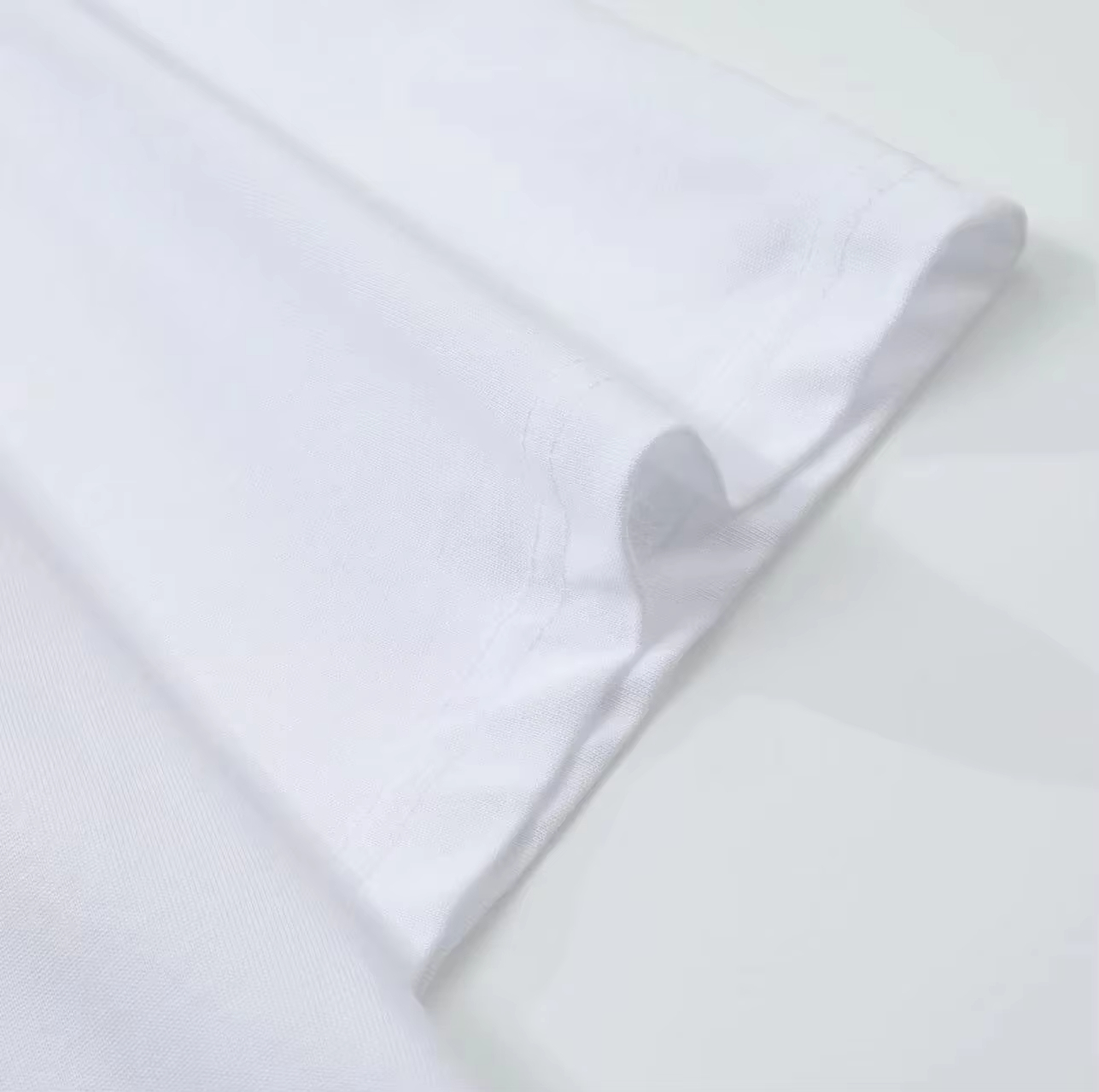 Ce nouveau t-shirt pour femme est confortable et respirant, un article indispensable pour les vacances à la plage et les soirées dignes d'Instagram, style Y2K.