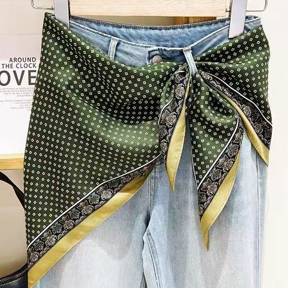Nouvelle Écharpe Triangulaire Haut de Gamme pour Femme, Tendance et Polyvalente, Idéale pour Décorer les Jeans et les Ceintures