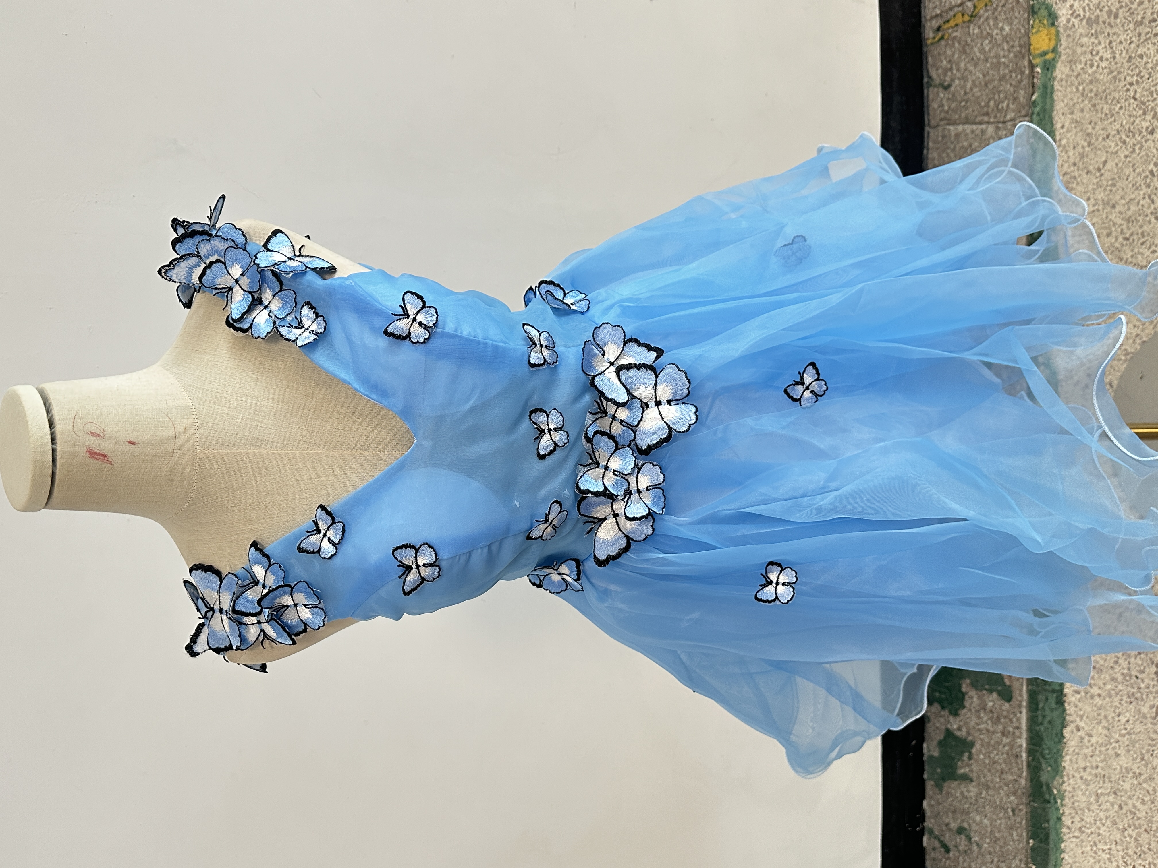 Femmes robes robe 3D papillon conception robe Sexy col en v sans manches robe tempérament mince Mini robe robes de Banquet pour femme