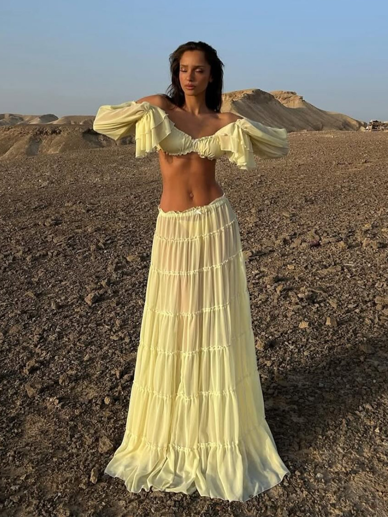 Ensemble deux pièces jaune crème pour femmes, haut court à volants, épaules dénudées, jupe multicouche à volants, vêtements d'automne pour femmes