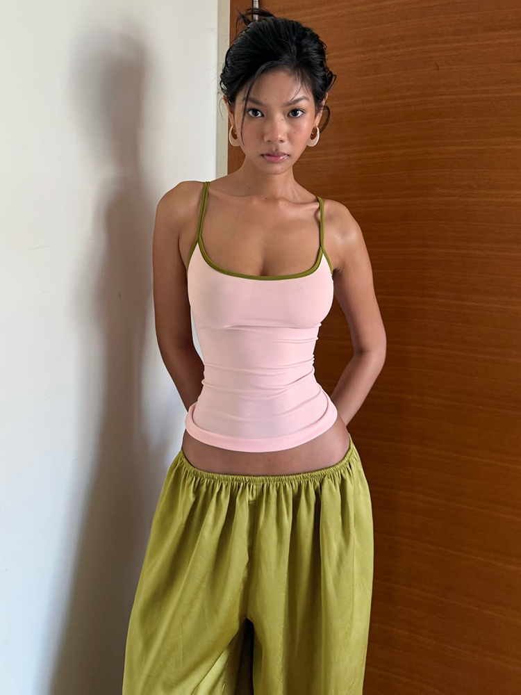 Nouvel ensemble 2 pièces sexy et chic pour femme : Camisole moulante à col bas et dos nu avec blocs de couleur tendance + Pantalon droit – Tenue décontractée et mode