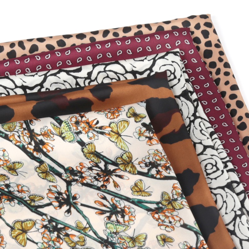 Foulard carré de luxe 70 cm pour femme, imprimé floral et léopard, châle, hijab, bandeau, foulard pour cheveux, bandana, mouchoir