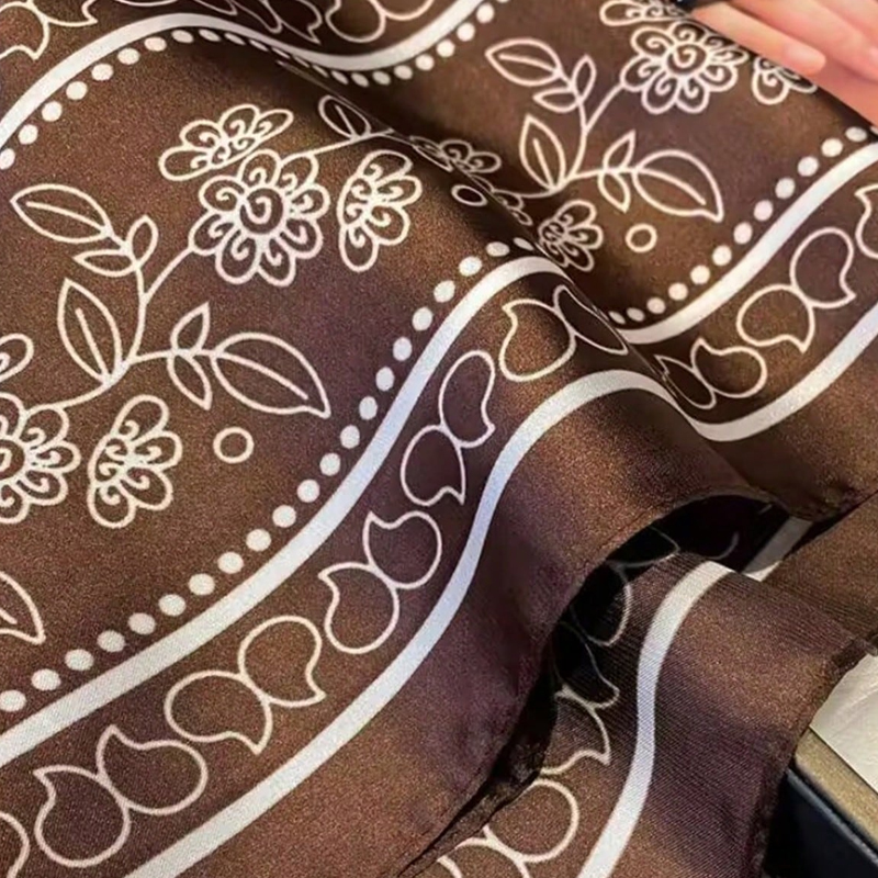 Nouveau Foulard en Soie Imprimé Paisley pour Femme, Carré, Doux, pour le Cou ou comme Hijab, Accessoire de Mode Féminin, 70*70cm