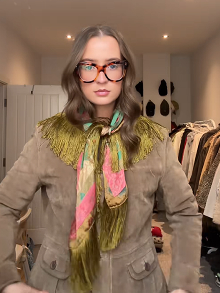 Cardigan en jacquard à panneaux et pompons pour femme, motifs géométriques, col en V, manches longues, tricoté, style urbain, collection Printemps 2026