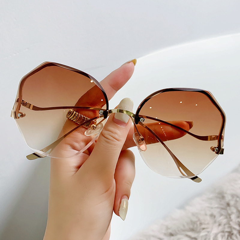 Lunettes de soleil carrées vintage en métal UV400 pour femmes, lunettes de soleil design pour femmes, mode féminine
