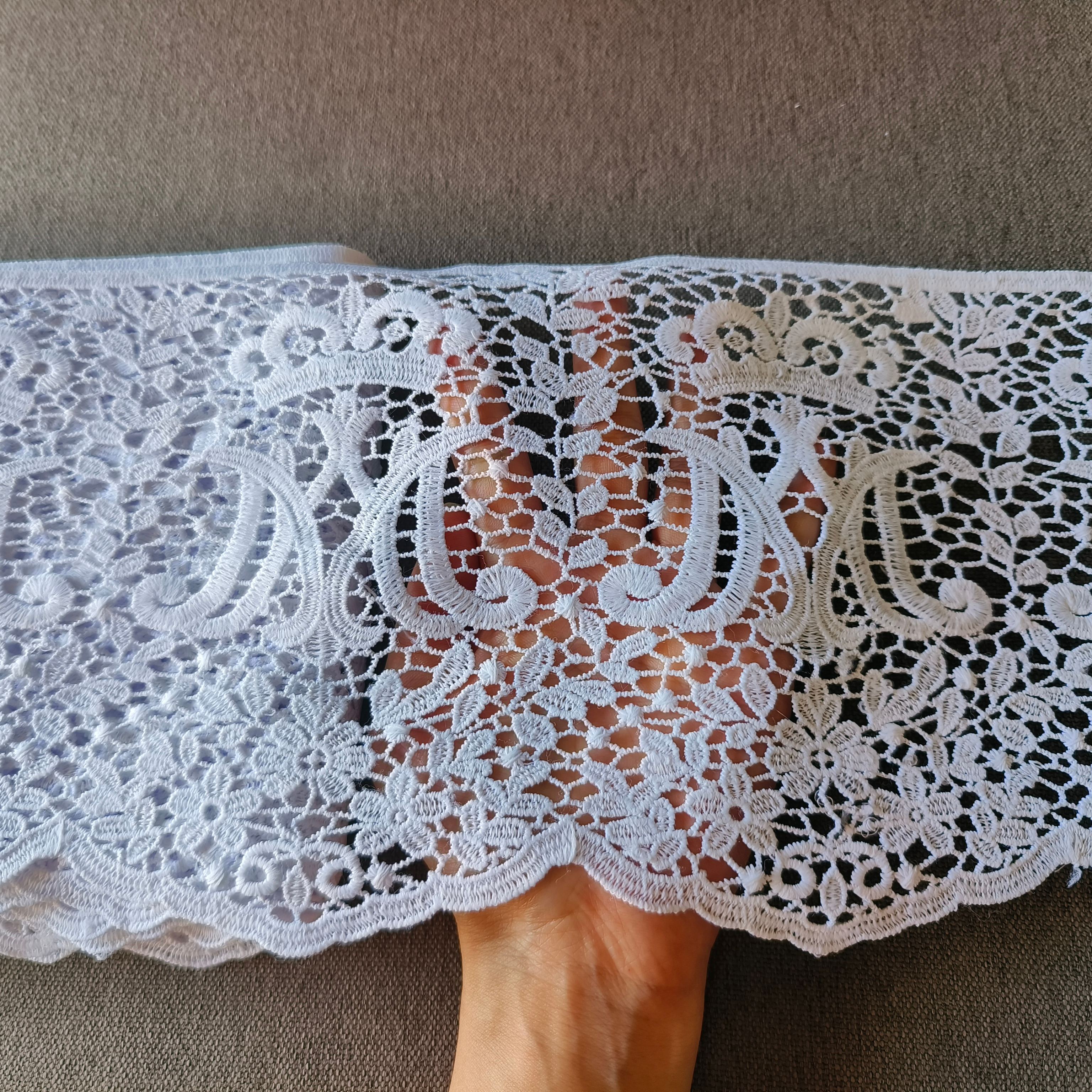 Dentelle de 18,2 cm de large, blanche, brodée de motifs de couronne de fleurs, pour la décoration de robes de mariée, 8 yards.